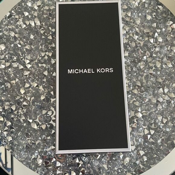 New in box Michael kors navy blue pair of rubber air tags $78 MSRP - Picture 2 of 9
